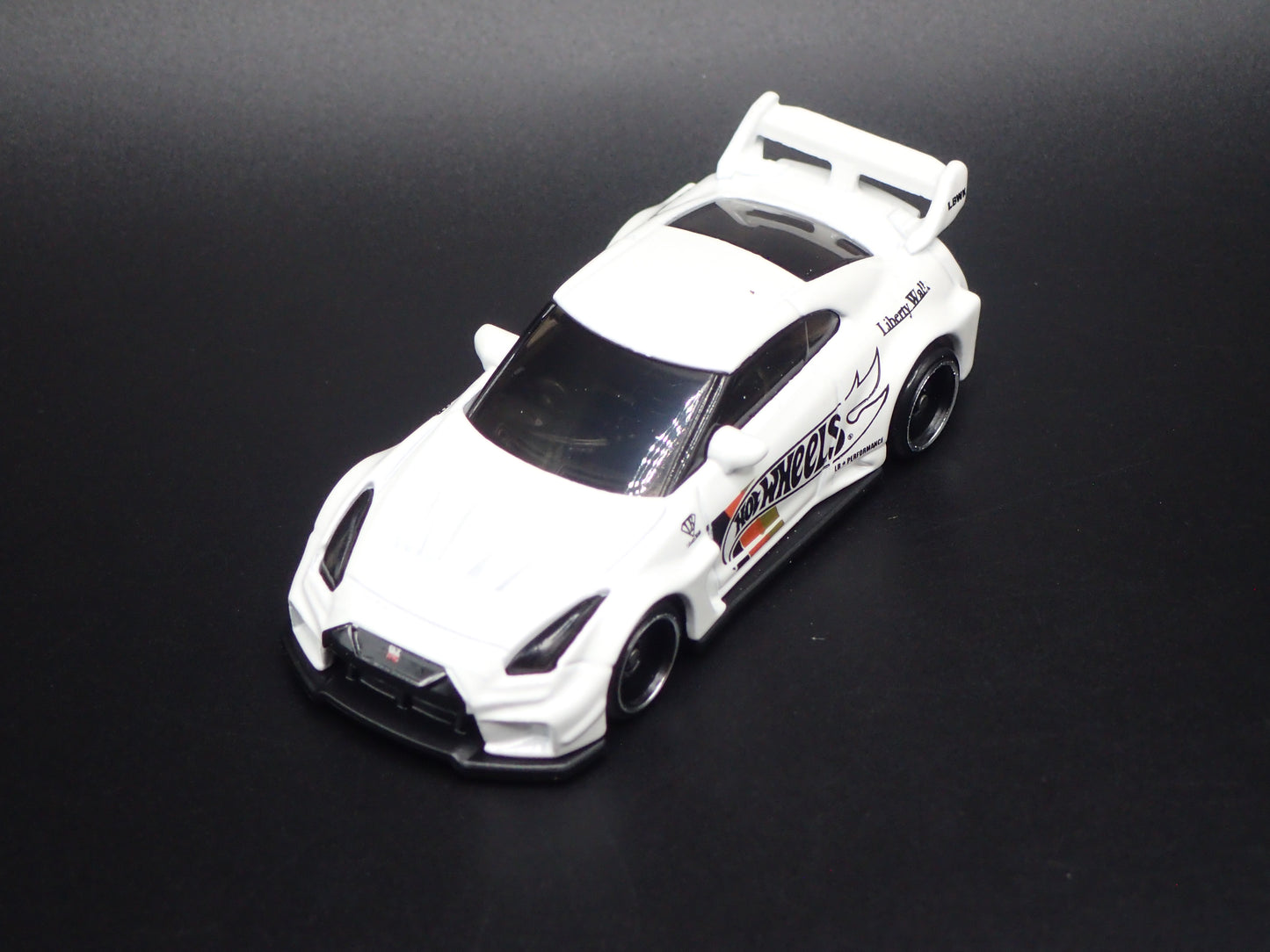 NISSAN GTR R35 LBWK SILHOUTTE WORKS GT 35GT-RR VER2 1:64 SCALE DIECAST MODEL CAR