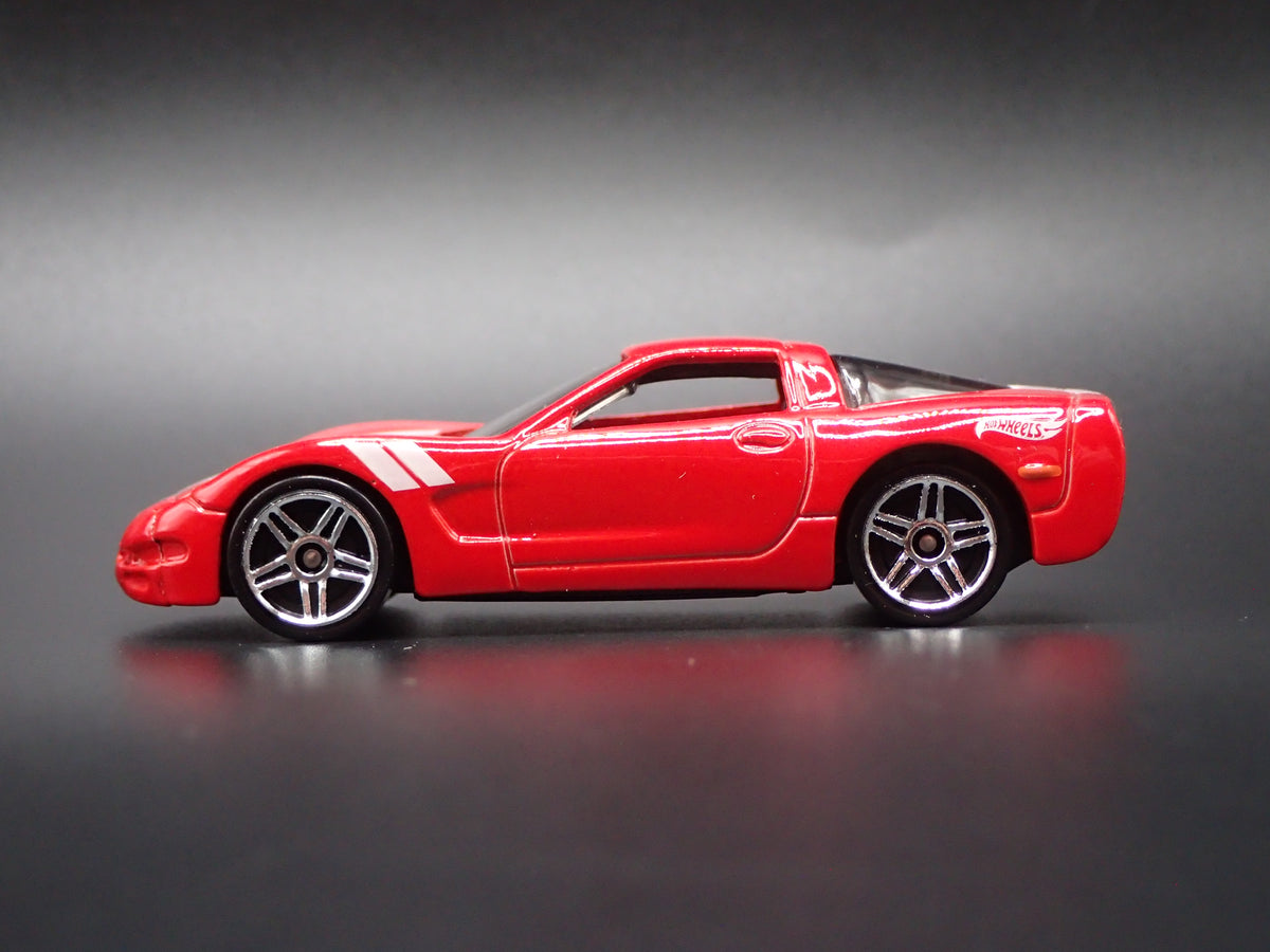 1997 97 C5 CHEVY CHEVROLET CORVETTE RED 1:64 SCALE DIORAMA DIECAST MODEL CAR
