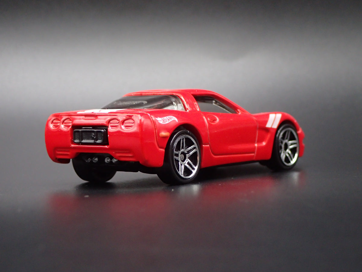 1997 97 C5 CHEVY CHEVROLET CORVETTE RED 1:64 SCALE DIORAMA DIECAST MODEL CAR