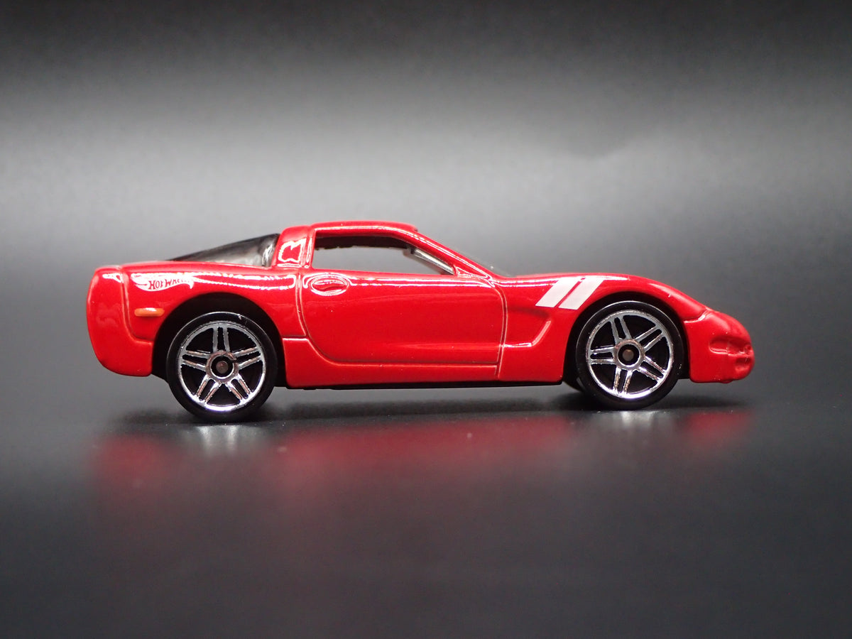 1997 97 C5 CHEVY CHEVROLET CORVETTE RED 1:64 SCALE DIORAMA DIECAST MODEL CAR