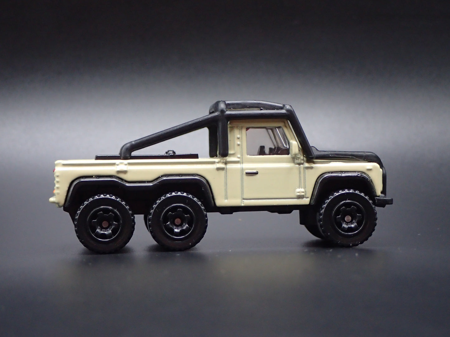 LAND ROVER 6X6 TAN 1/64 SCALE COLLECTIBLE DIECAST MODEL CAR