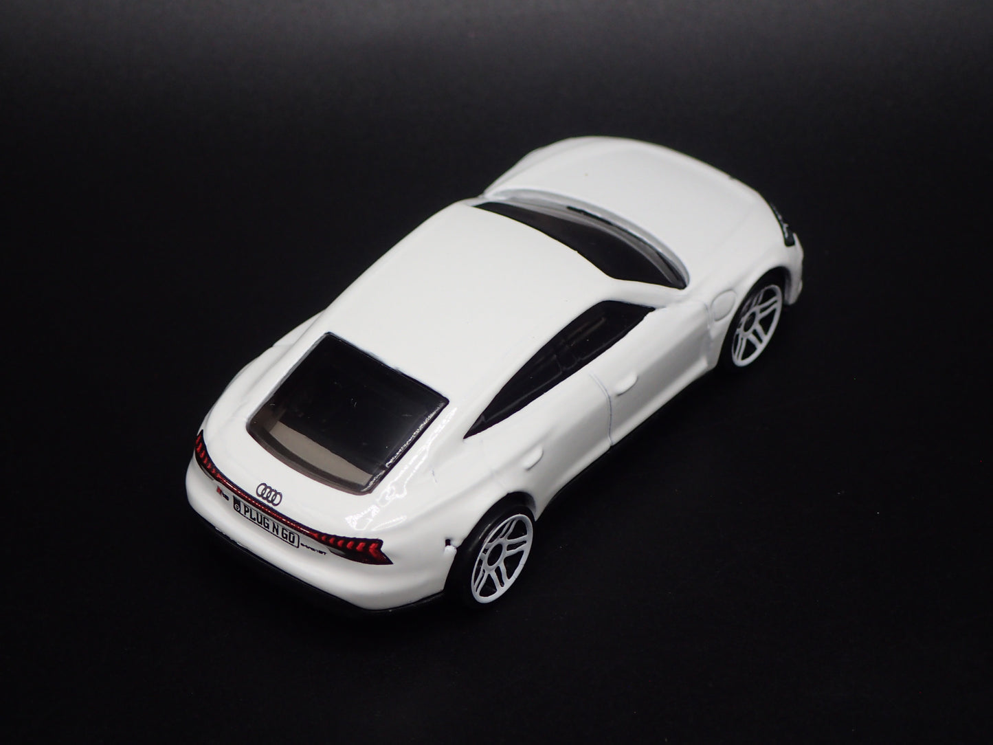 2021-2026 AUDI RS E TRON GT WHITE 1:64 SCALE COLLECTIBLE DIECAST MODEL CAR