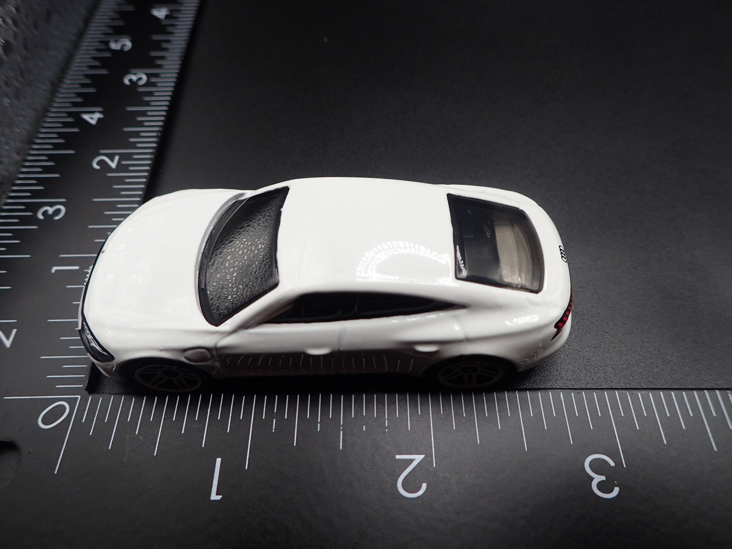 2021-2026 AUDI RS E TRON GT WHITE 1:64 SCALE COLLECTIBLE DIECAST MODEL CAR