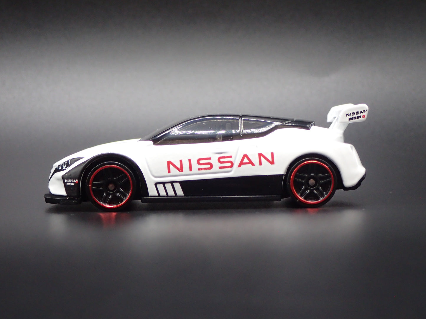 NISSAN LEAF NISMO RC 02 WHITE 1:64 SCALE COLLECTIBLE DIECAST MODEL CAR