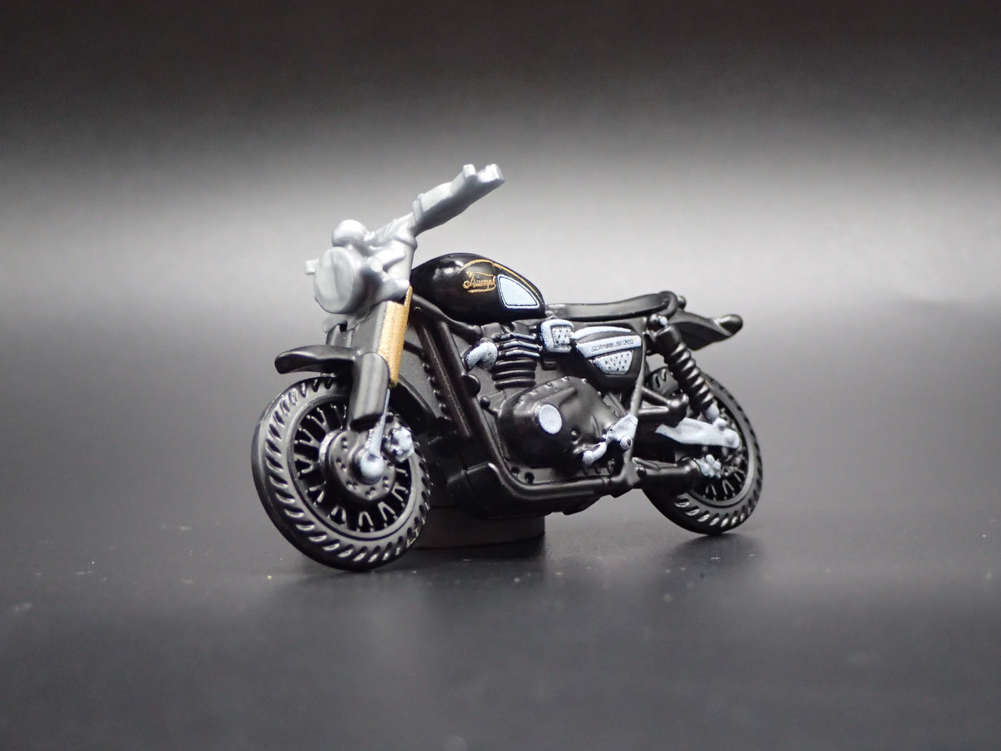 TRIUMPH SCRAMBLER MOTORCYCLE BLACK 1:64 SCALE DIORAMA DIECAST MODEL CAR