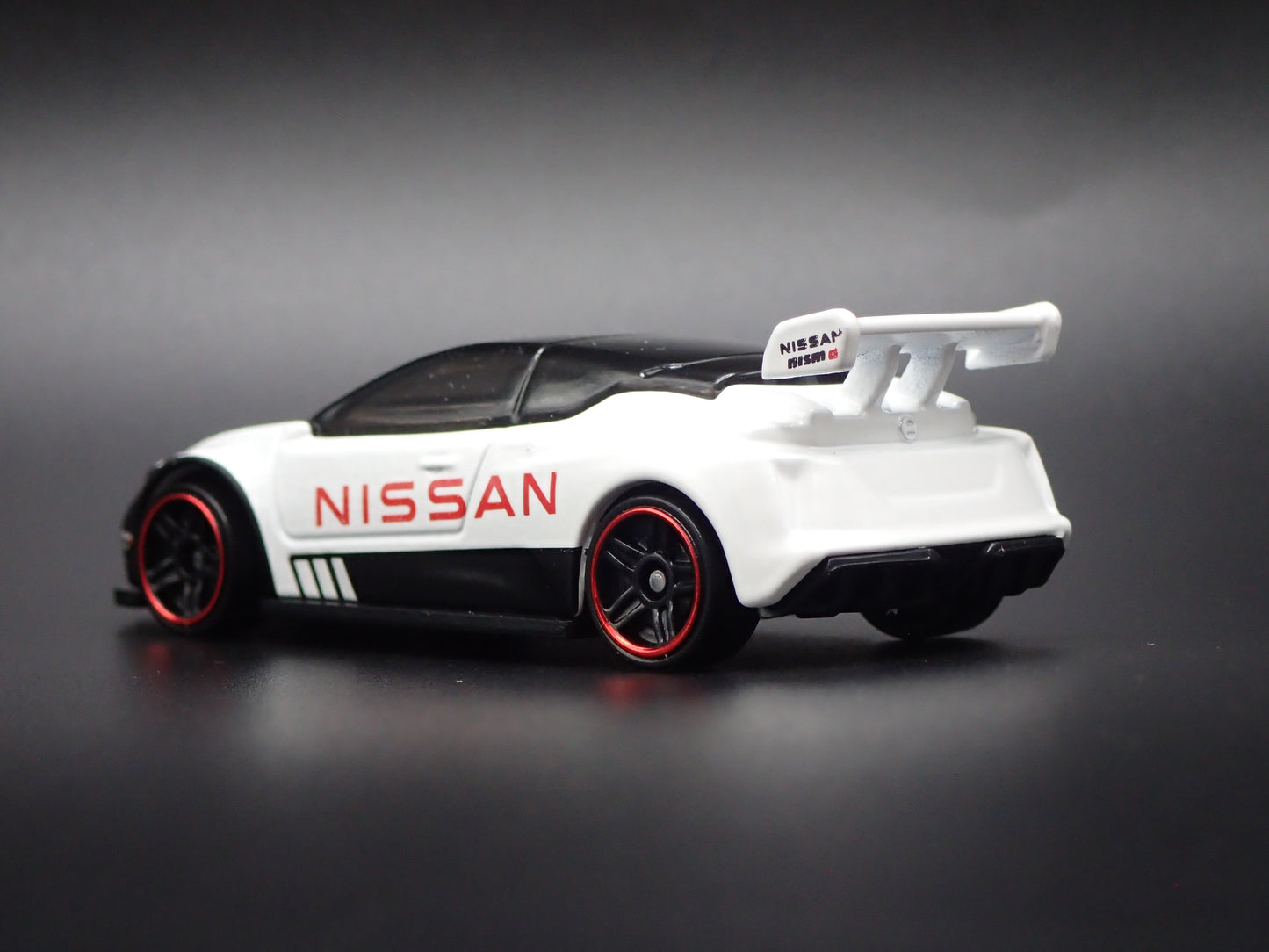 NISSAN LEAF NISMO RC 02 WHITE 1:64 SCALE COLLECTIBLE DIECAST MODEL CAR