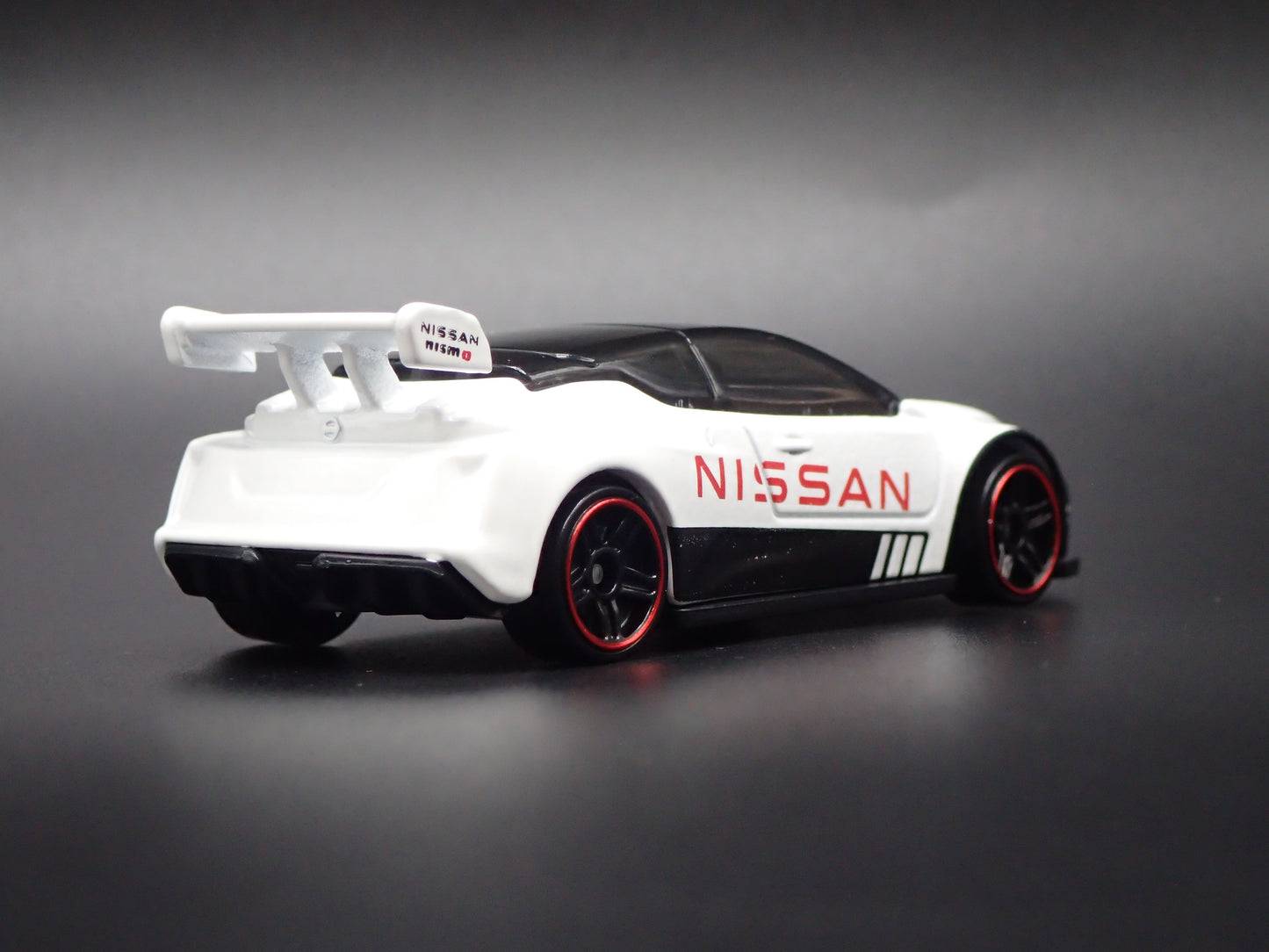 NISSAN LEAF NISMO RC 02 WHITE 1:64 SCALE COLLECTIBLE DIECAST MODEL CAR