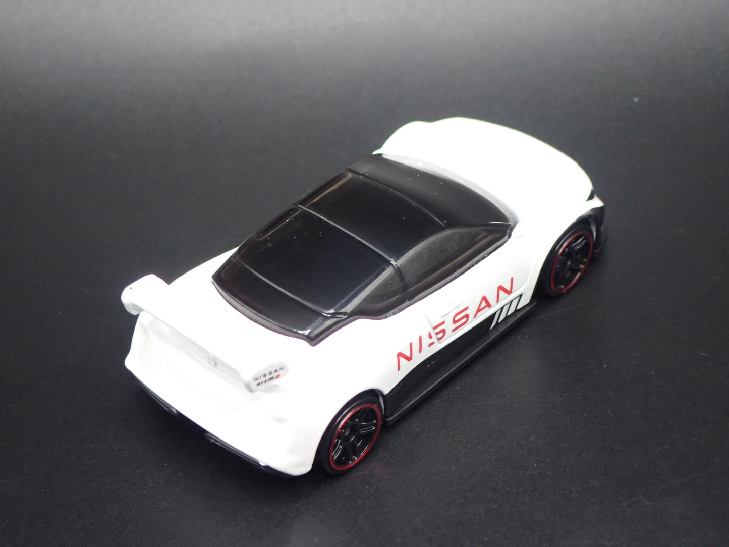 NISSAN LEAF NISMO RC 02 WHITE 1:64 SCALE COLLECTIBLE DIECAST MODEL CAR