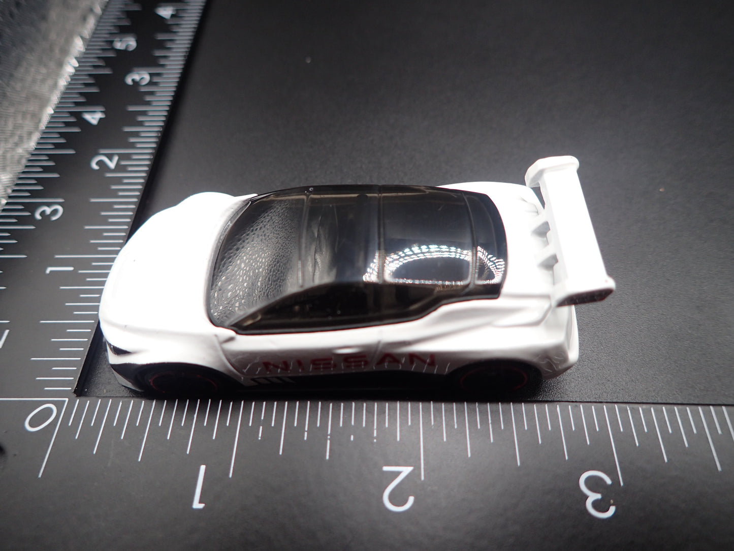 NISSAN LEAF NISMO RC 02 WHITE 1:64 SCALE COLLECTIBLE DIECAST MODEL CAR