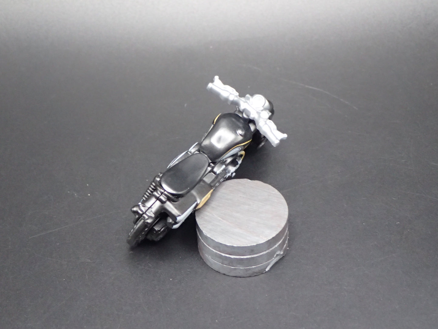 TRIUMPH SCRAMBLER MOTORCYCLE BLACK 1:64 SCALE DIORAMA DIECAST MODEL CAR