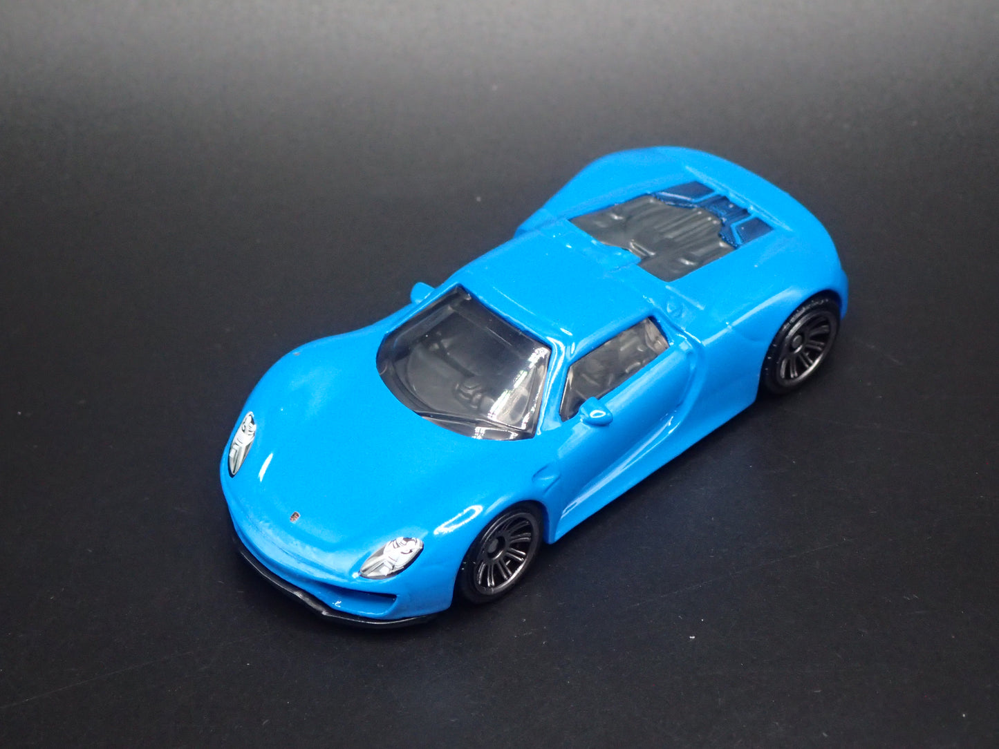 2013-2015 PORSCHE 918 SPYDER SUPER CAR BLUE 1:64 SCALE DIORAMA DIECAST MODEL CAR