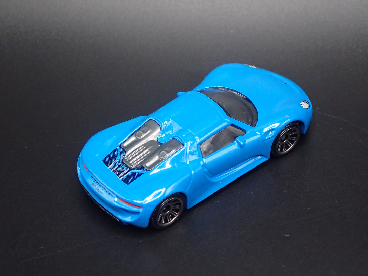 2013-2015 PORSCHE 918 SPYDER SUPER CAR BLUE 1:64 SCALE DIORAMA DIECAST MODEL CAR