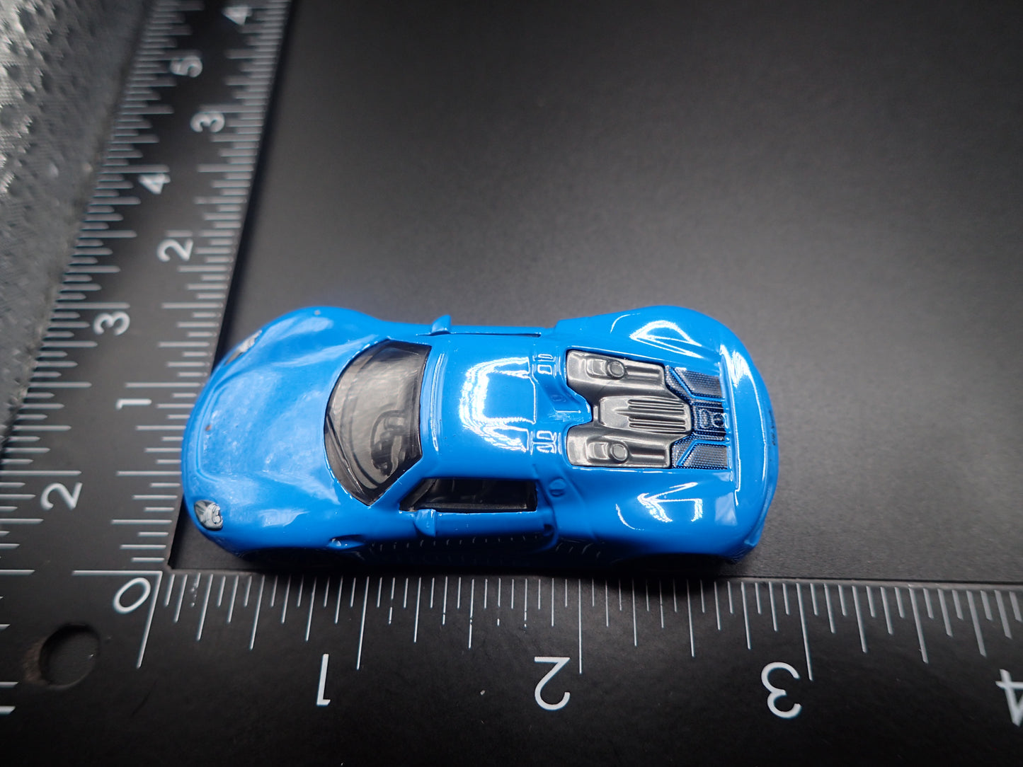 2013-2015 PORSCHE 918 SPYDER SUPER CAR BLUE 1:64 SCALE DIORAMA DIECAST MODEL CAR