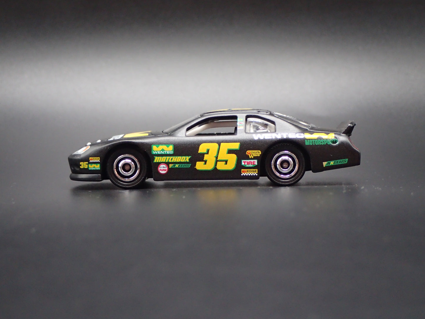 WENTEC CHEVY STOCK CAR 1:64 SCALE COLLECTIBLE DIORAMA DIECAST MODEL CAR