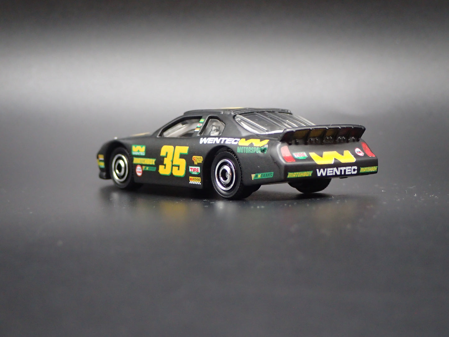 WENTEC CHEVY STOCK CAR 1:64 SCALE COLLECTIBLE DIORAMA DIECAST MODEL CAR