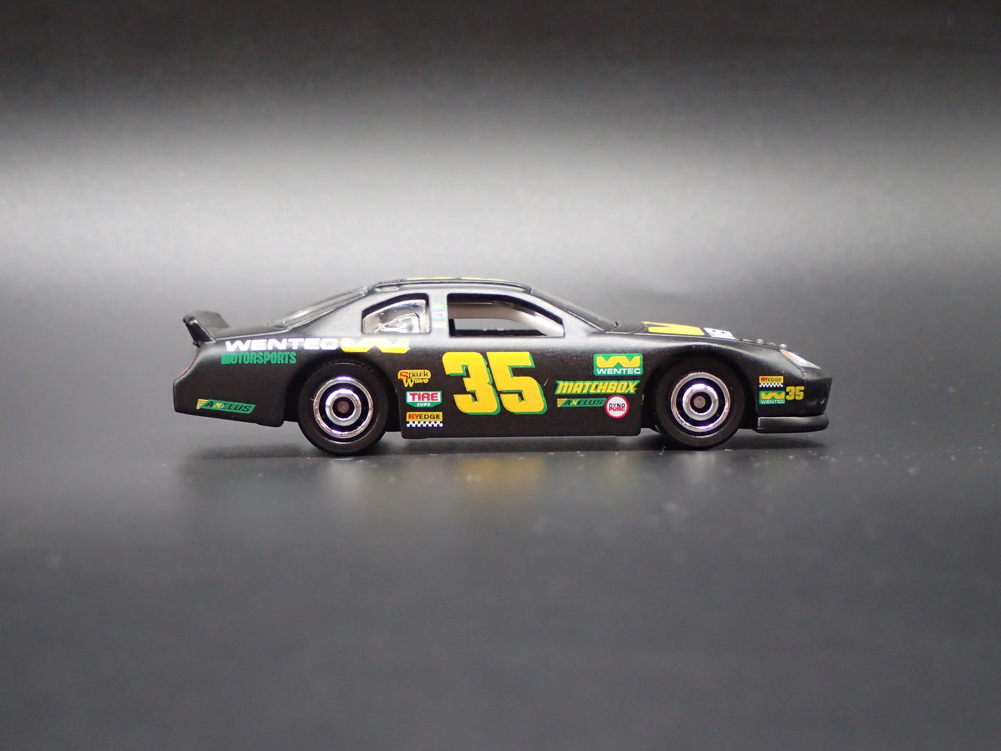 WENTEC CHEVY STOCK CAR 1:64 SCALE COLLECTIBLE DIORAMA DIECAST MODEL CAR