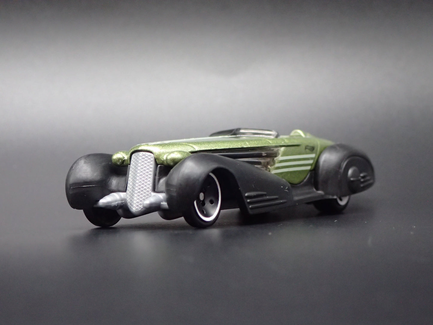 CUSTOM CADILLAC CADDY FLEETWOOD GREEN 1/64 SCALE COLLECTIBLE DIECAST MODEL CAR