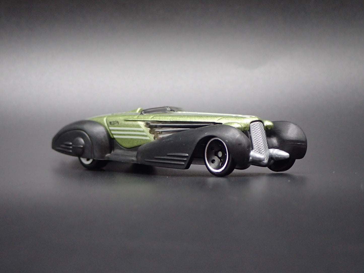CUSTOM CADILLAC CADDY FLEETWOOD GREEN 1/64 SCALE COLLECTIBLE DIECAST MODEL CAR