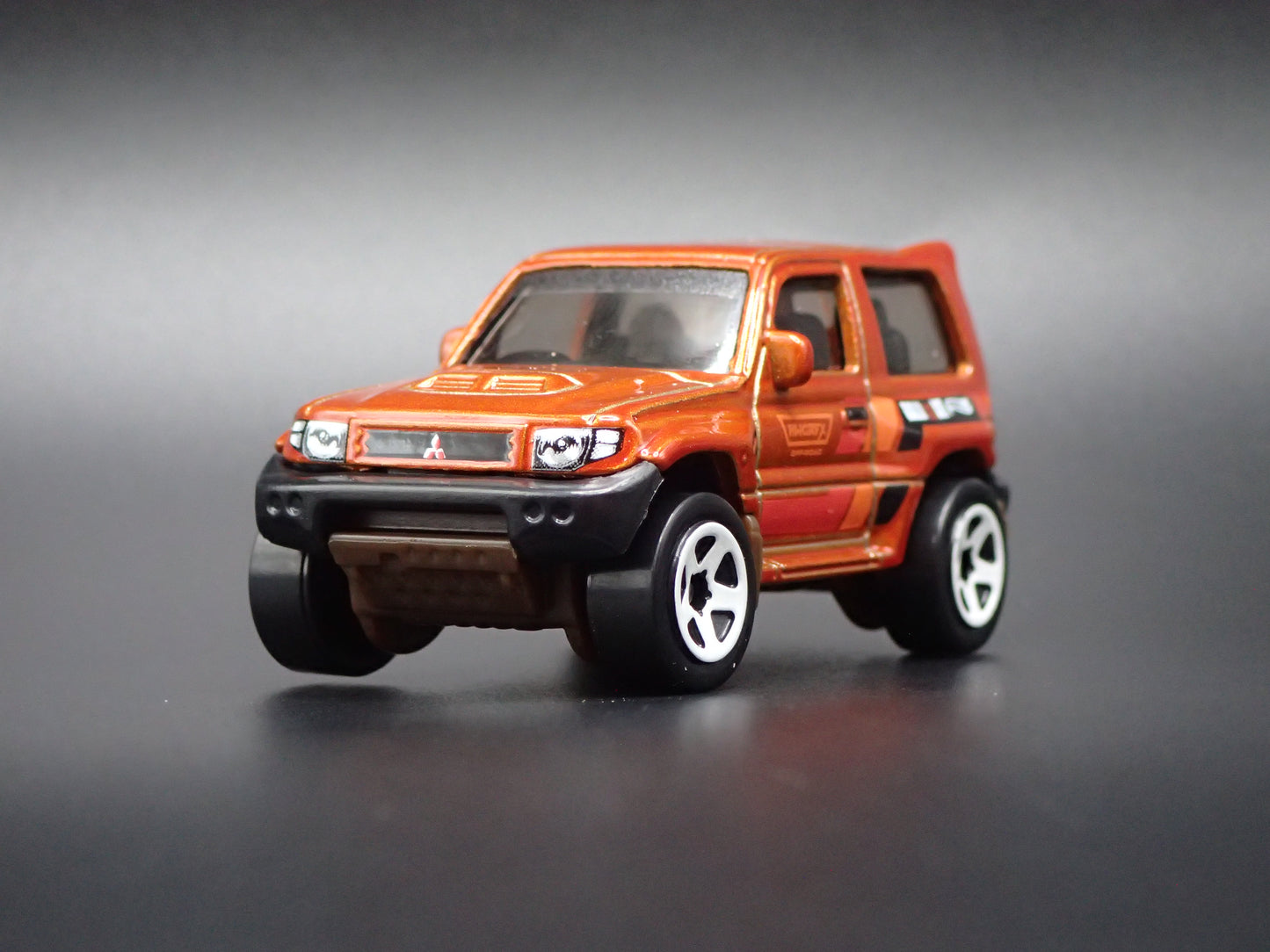 1997-1999 MITSUBISHI PAJERO EVOLUTION SUV 1:64 SCALE DIORAMA DIECAST MODEL CAR