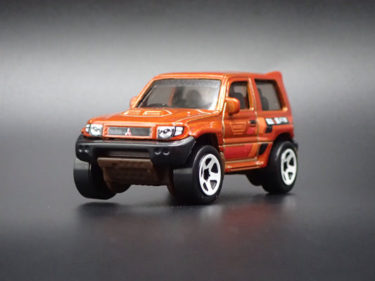 1997-1999 MITSUBISHI PAJERO EVOLUTION SUV 1:64 SCALE DIORAMA DIECAST MODEL CAR
