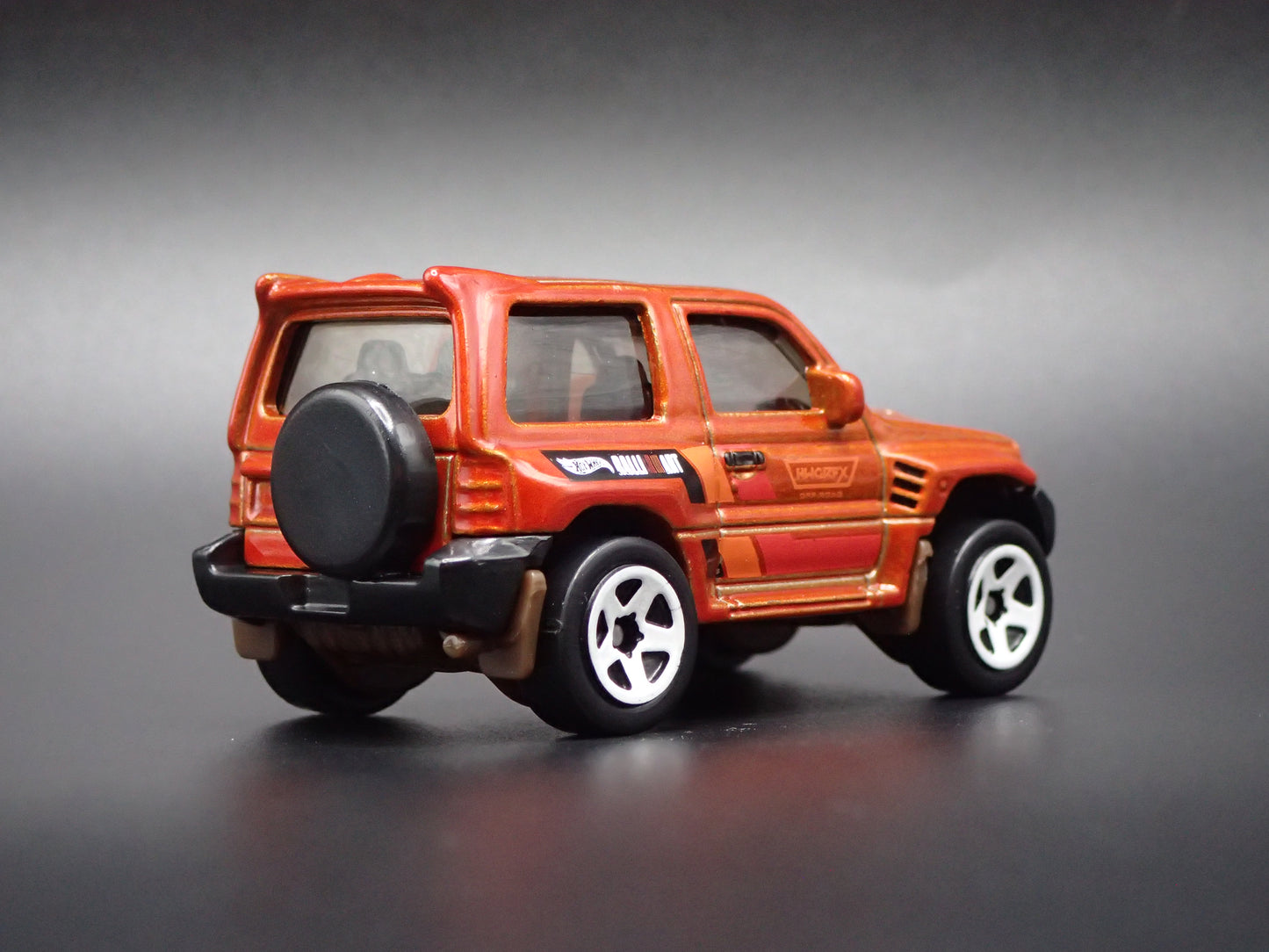 1997-1999 MITSUBISHI PAJERO EVOLUTION SUV 1:64 SCALE DIORAMA DIECAST MODEL CAR