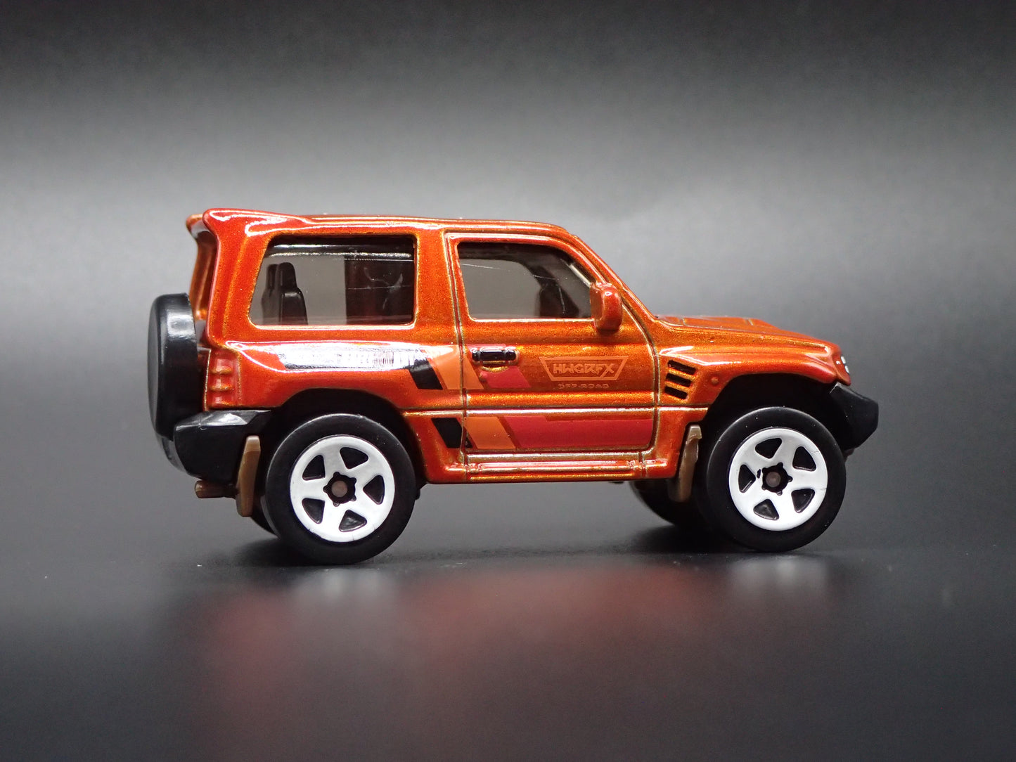 1997-1999 MITSUBISHI PAJERO EVOLUTION SUV 1:64 SCALE DIORAMA DIECAST MODEL CAR