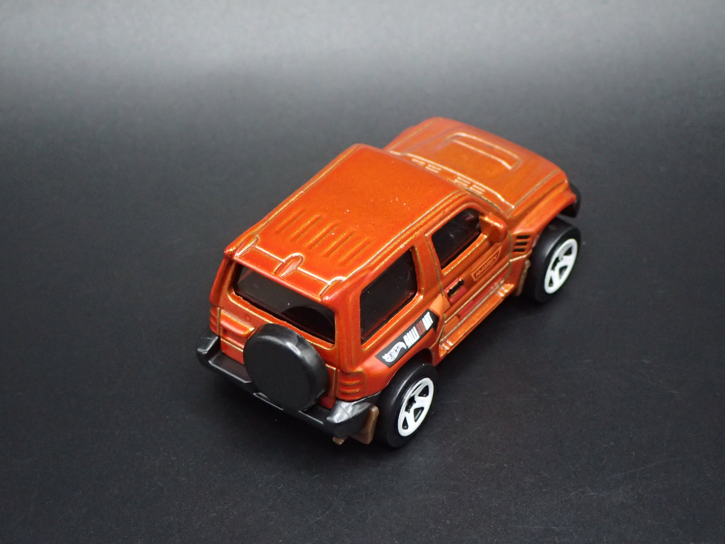1997-1999 MITSUBISHI PAJERO EVOLUTION SUV 1:64 SCALE DIORAMA DIECAST MODEL CAR