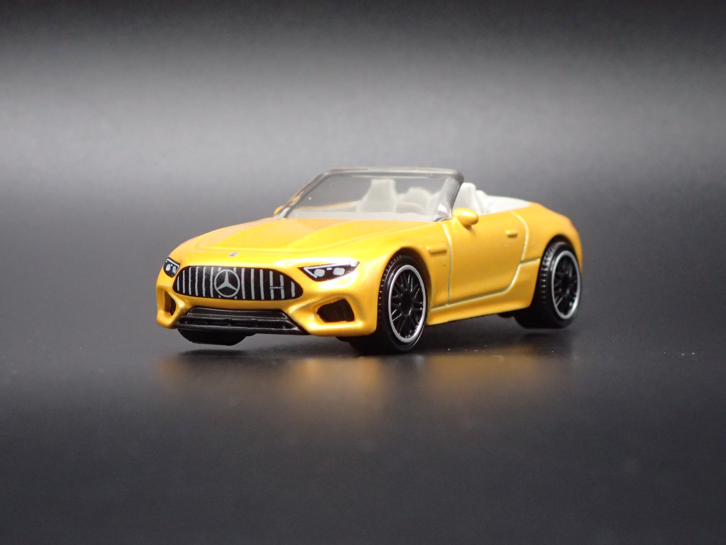 2022-2025 MERCEDES-BENZ AMG SL 63 CONVERTIBLE YEL 1:64 SCALE DIECAST MODEL CAR