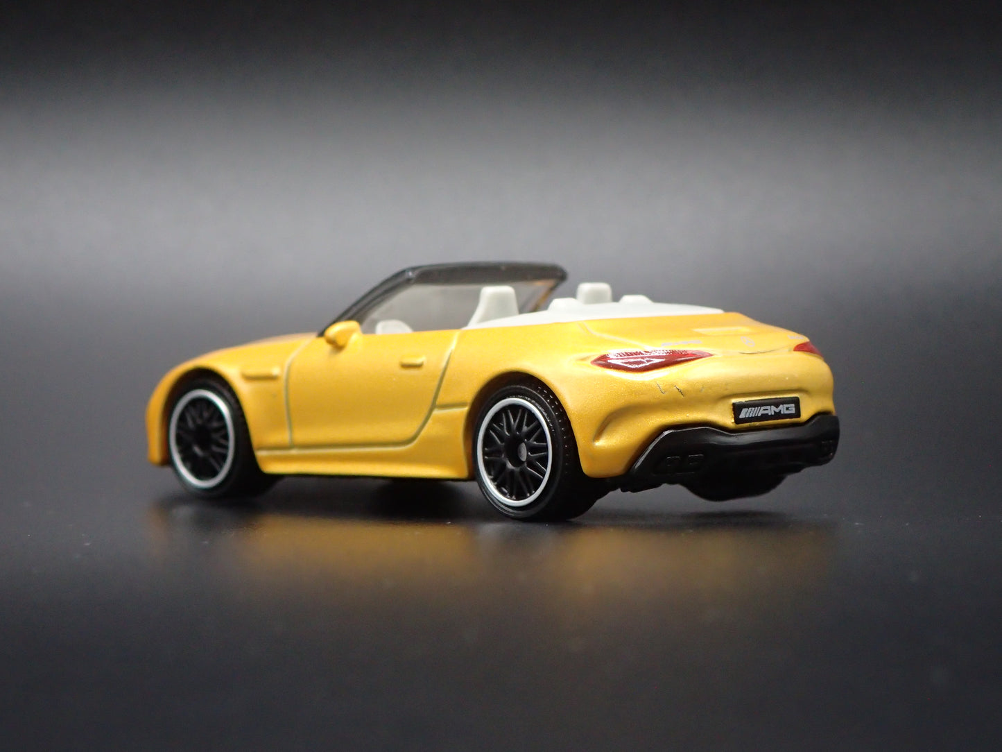 2022-2025 MERCEDES-BENZ AMG SL 63 CONVERTIBLE YEL 1:64 SCALE DIECAST MODEL CAR