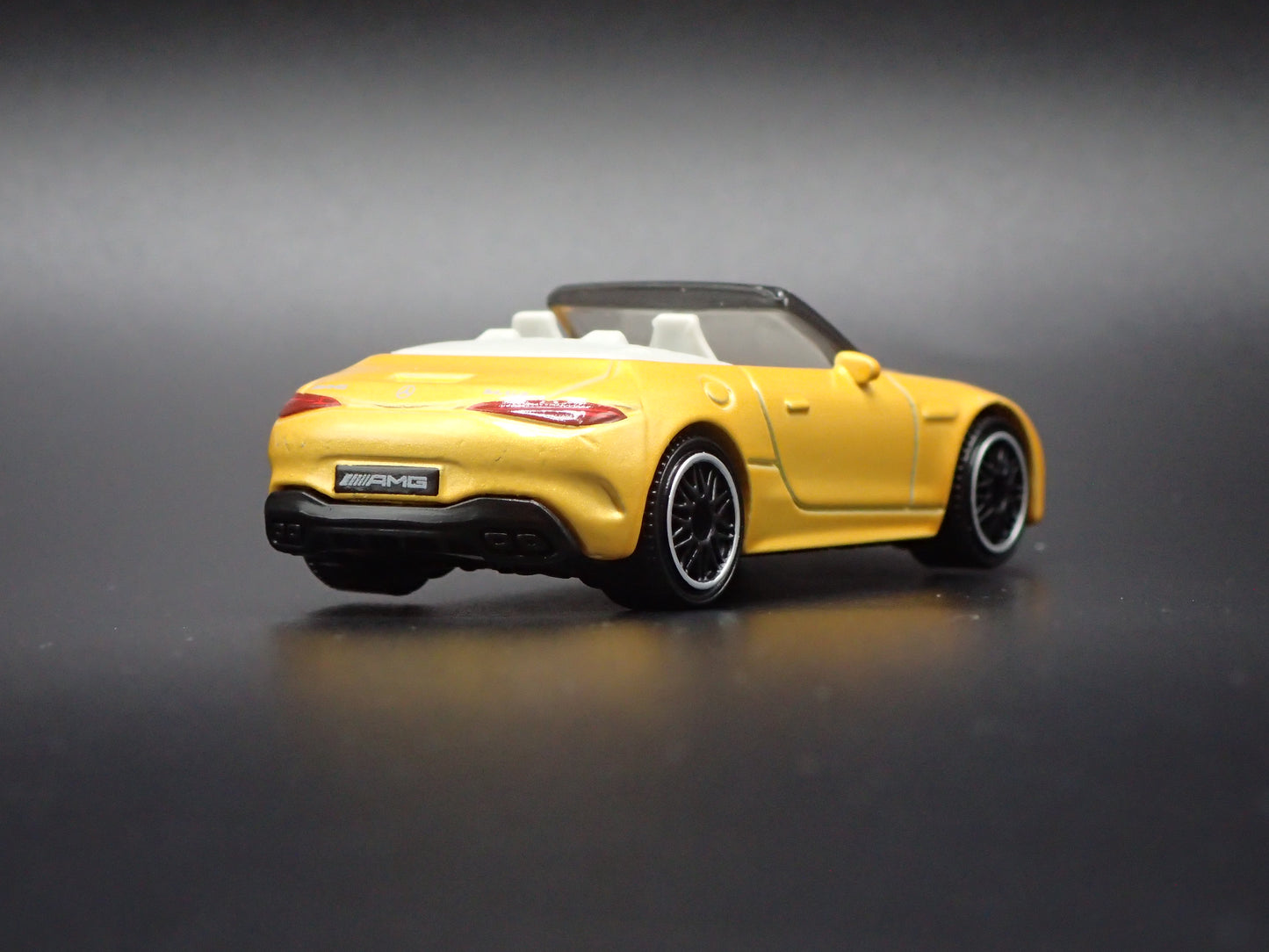 2022-2025 MERCEDES-BENZ AMG SL 63 CONVERTIBLE YEL 1:64 SCALE DIECAST MODEL CAR