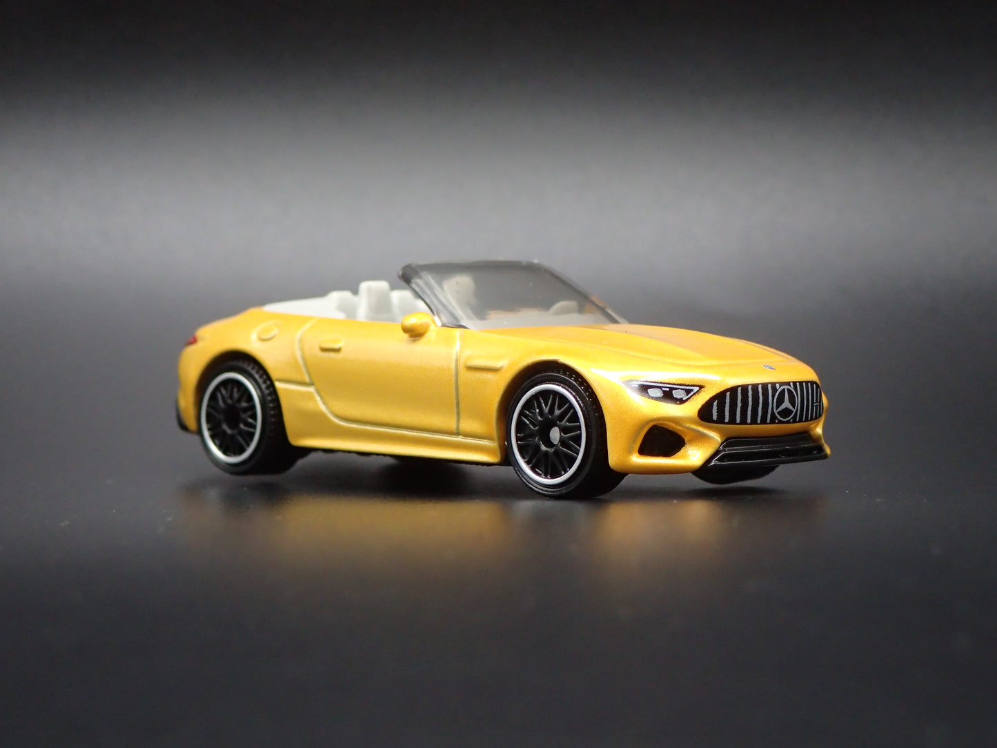 2022-2025 MERCEDES-BENZ AMG SL 63 CONVERTIBLE YEL 1:64 SCALE DIECAST MODEL CAR