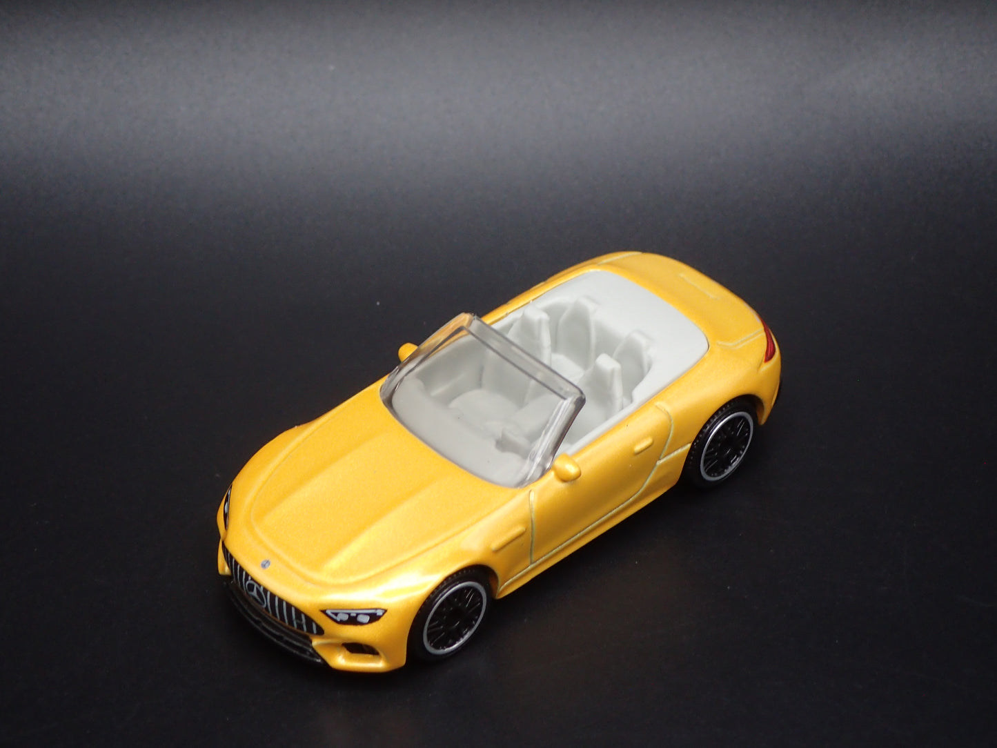 2022-2025 MERCEDES-BENZ AMG SL 63 CONVERTIBLE YEL 1:64 SCALE DIECAST MODEL CAR