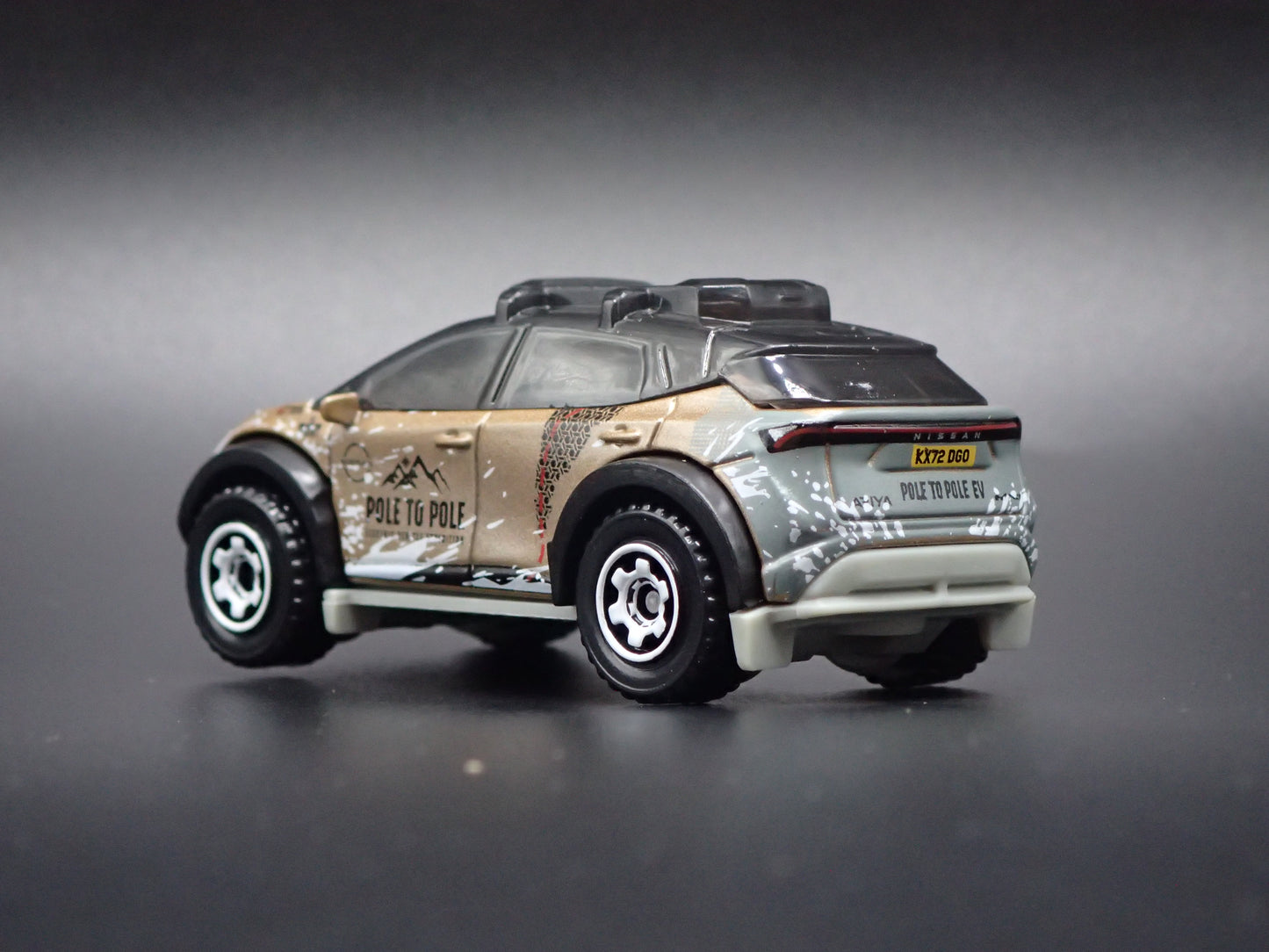 2023-2026 NISSAN ARIYA EV SUV POLE TO POLE GOLD 1:64 SCALE DIECAST MODEL CAR