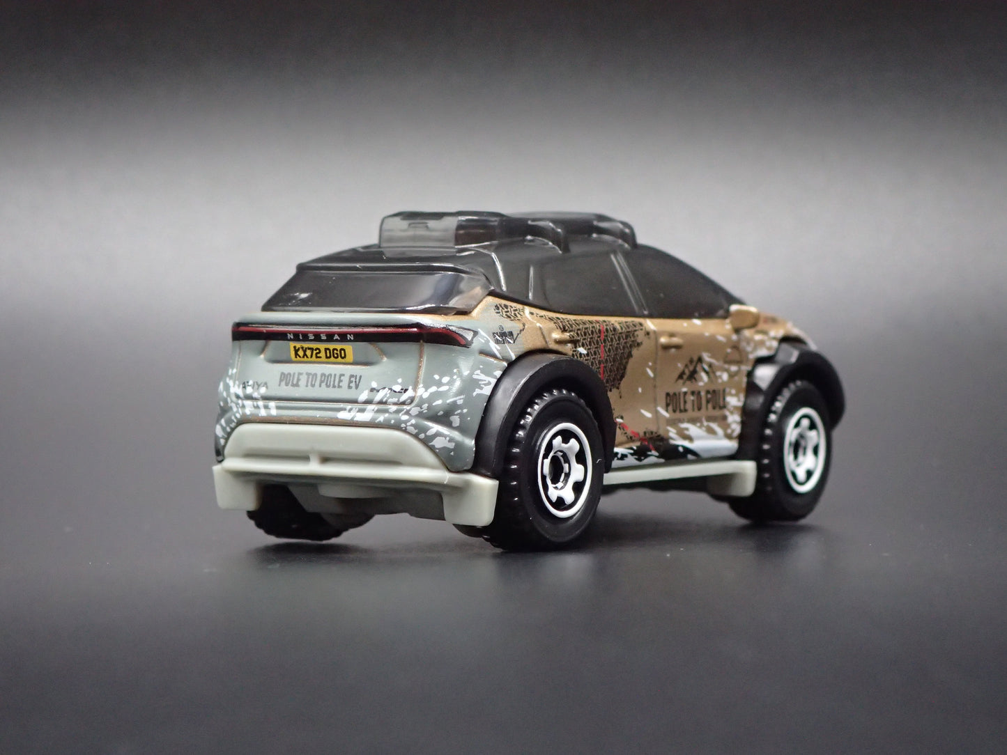 2023-2026 NISSAN ARIYA EV SUV POLE TO POLE GOLD 1:64 SCALE DIECAST MODEL CAR