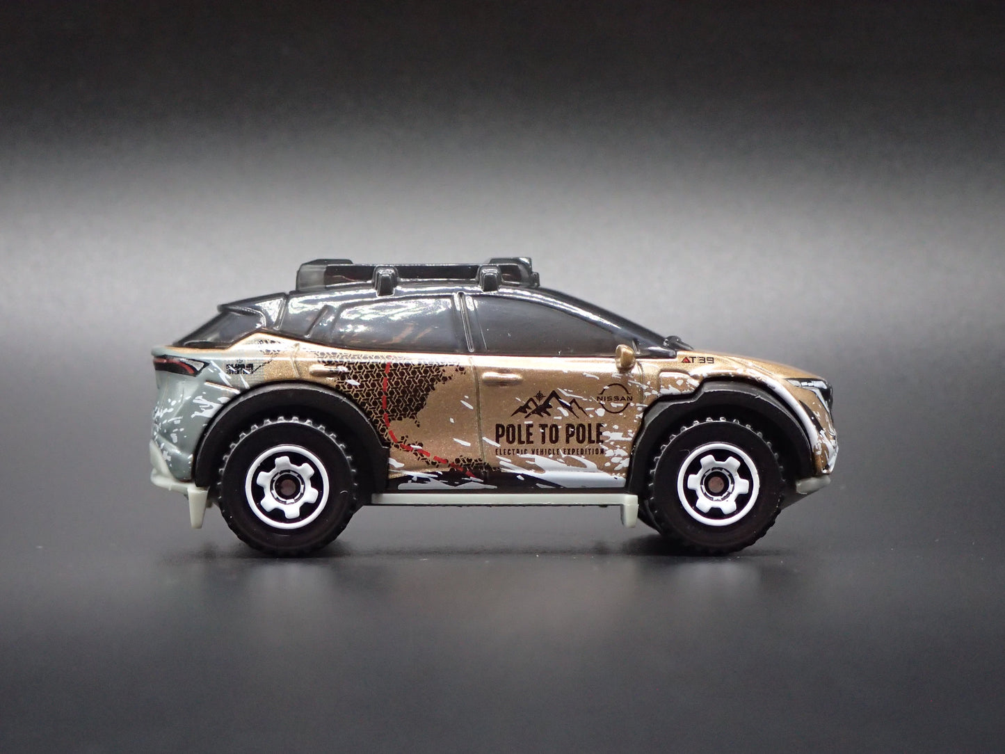 2023-2026 NISSAN ARIYA EV SUV POLE TO POLE GOLD 1:64 SCALE DIECAST MODEL CAR