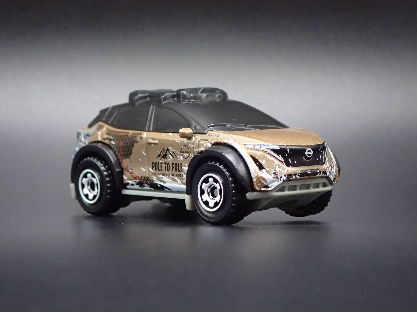 2023-2026 NISSAN ARIYA EV SUV POLE TO POLE GOLD 1:64 SCALE DIECAST MODEL CAR