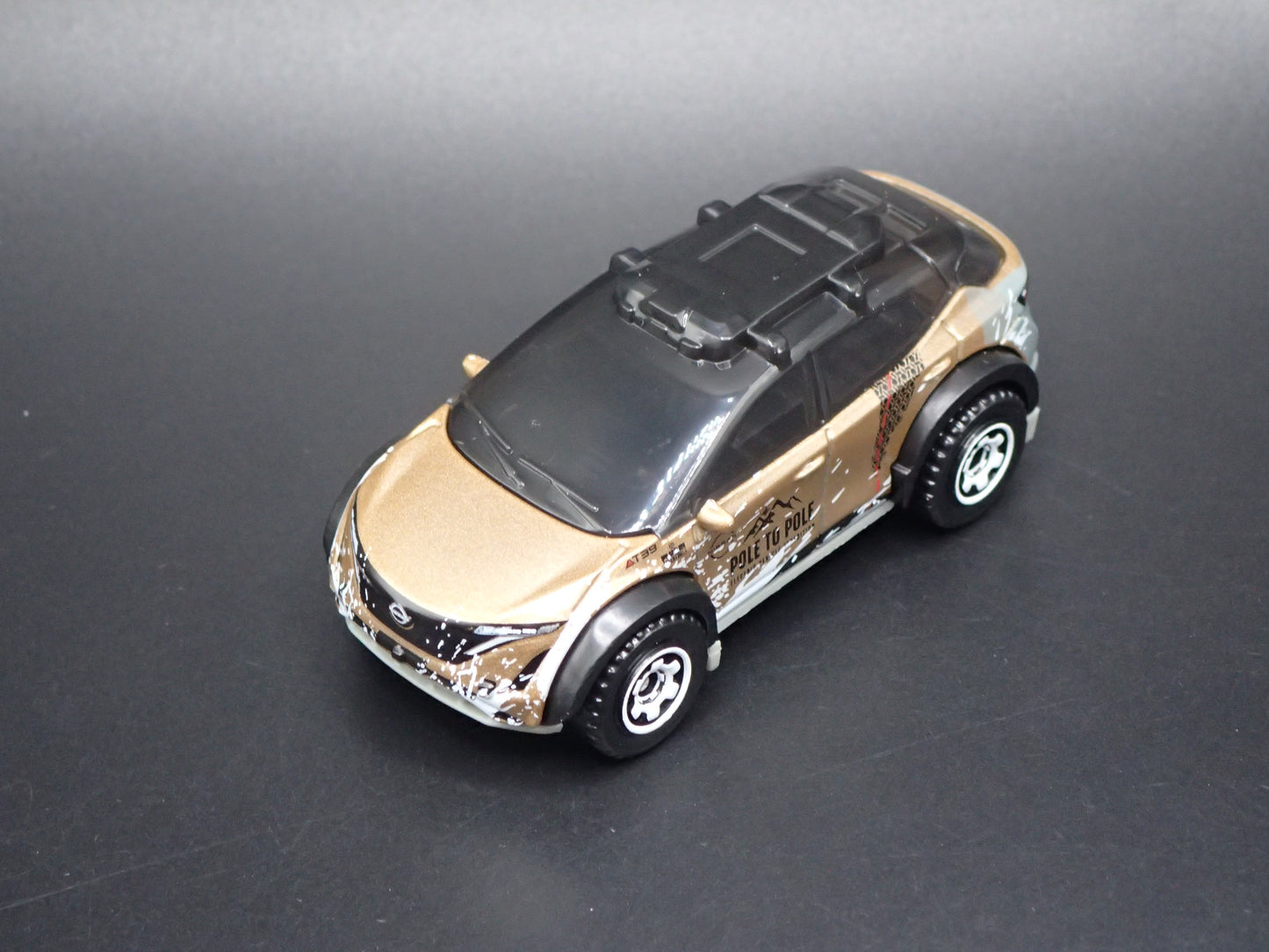 2023-2026 NISSAN ARIYA EV SUV POLE TO POLE GOLD 1:64 SCALE DIECAST MODEL CAR