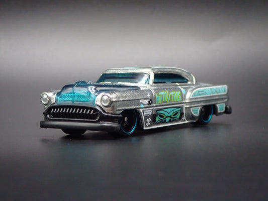 1953 53 CHEVY CHEVROLET BEL AIR SILVER 1:64 SCALE DIORAMA DIECAST MODEL CAR