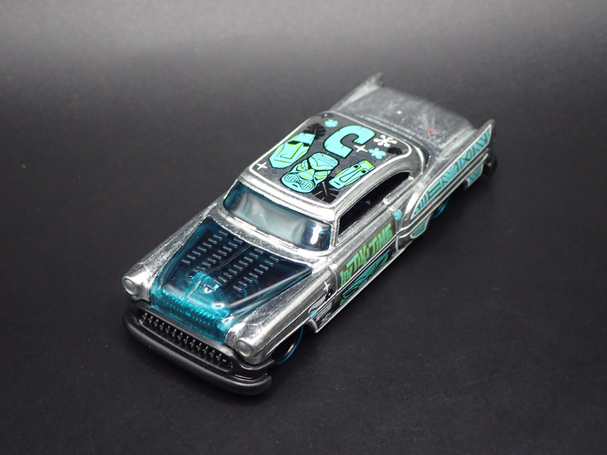 1953 53 CHEVY CHEVROLET BEL AIR SILVER 1:64 SCALE DIORAMA DIECAST MODEL CAR