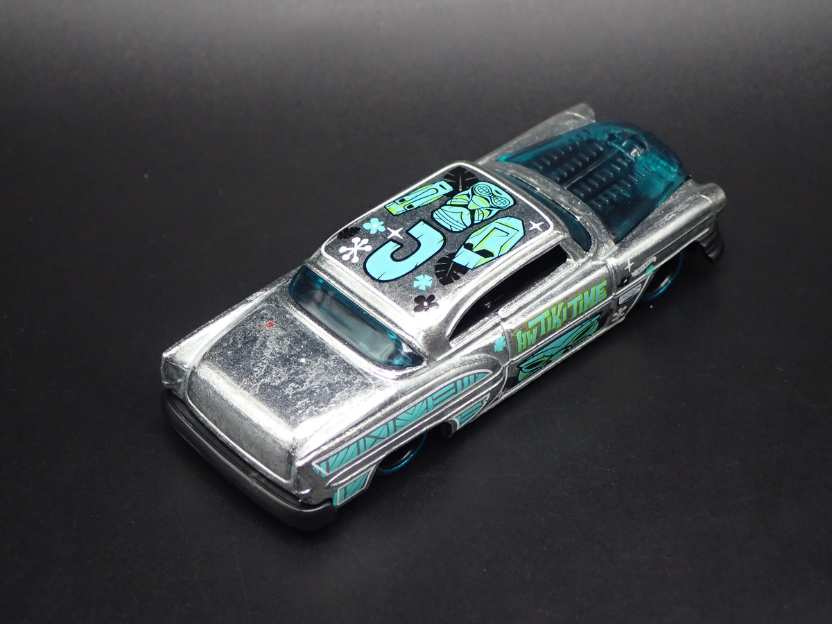 1953 53 CHEVY CHEVROLET BEL AIR SILVER 1:64 SCALE DIORAMA DIECAST MODEL CAR