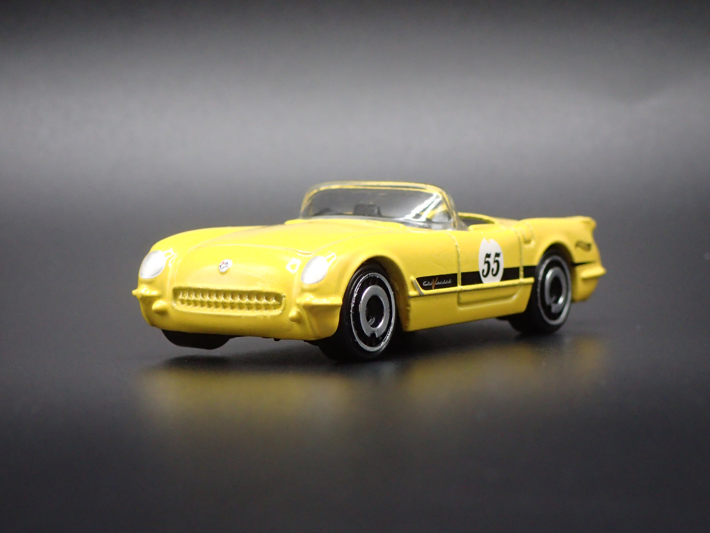 1955 55 CHEVY CHEVROLET CORVETTE CONVERTIBLE YELLOW 1:64 SCALE DIECAST MODEL CAR
