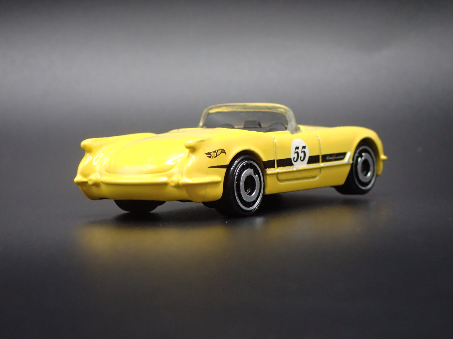 1955 55 CHEVY CHEVROLET CORVETTE CONVERTIBLE YELLOW 1:64 SCALE DIECAST MODEL CAR
