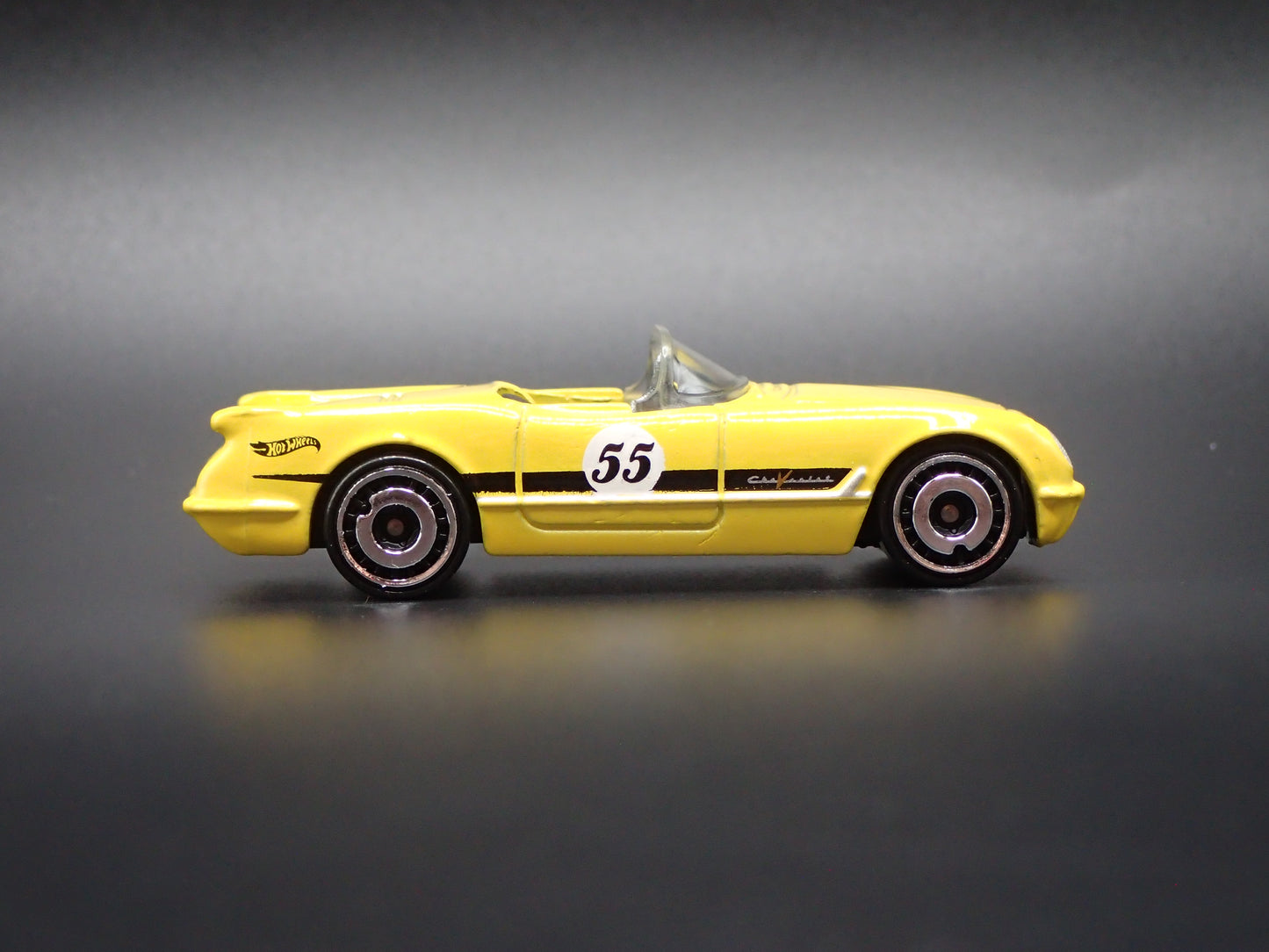 1955 55 CHEVY CHEVROLET CORVETTE CONVERTIBLE YELLOW 1:64 SCALE DIECAST MODEL CAR