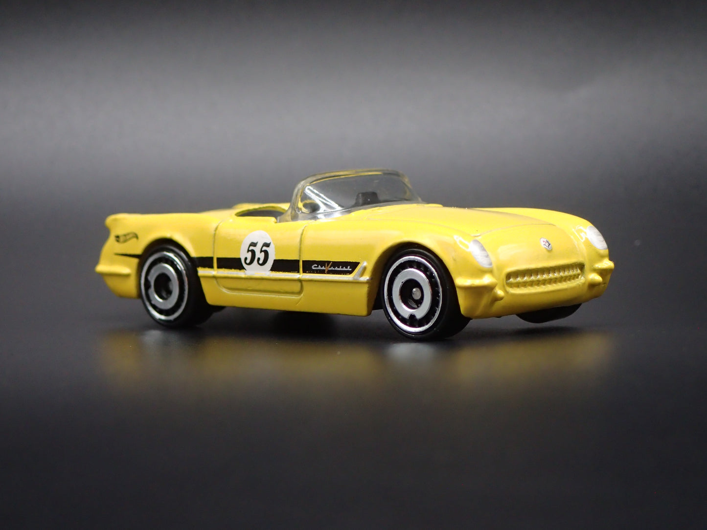 1955 55 CHEVY CHEVROLET CORVETTE CONVERTIBLE YELLOW 1:64 SCALE DIECAST MODEL CAR