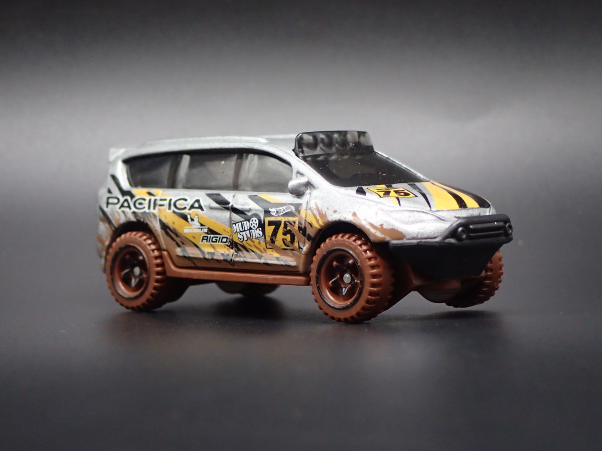 2017-2026 CHRYSLER PACIFICA MINIVAN OFFROAD 1/64 SCALE DIORAMA DIECAST MODEL CAR