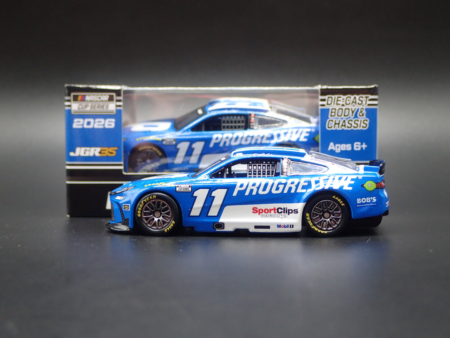 2026 26 TOYOTA CAMRY 11 DENNY HAMLIN PROGRESSIVE NASCAR 1:64 DIECAST MODEL CAR