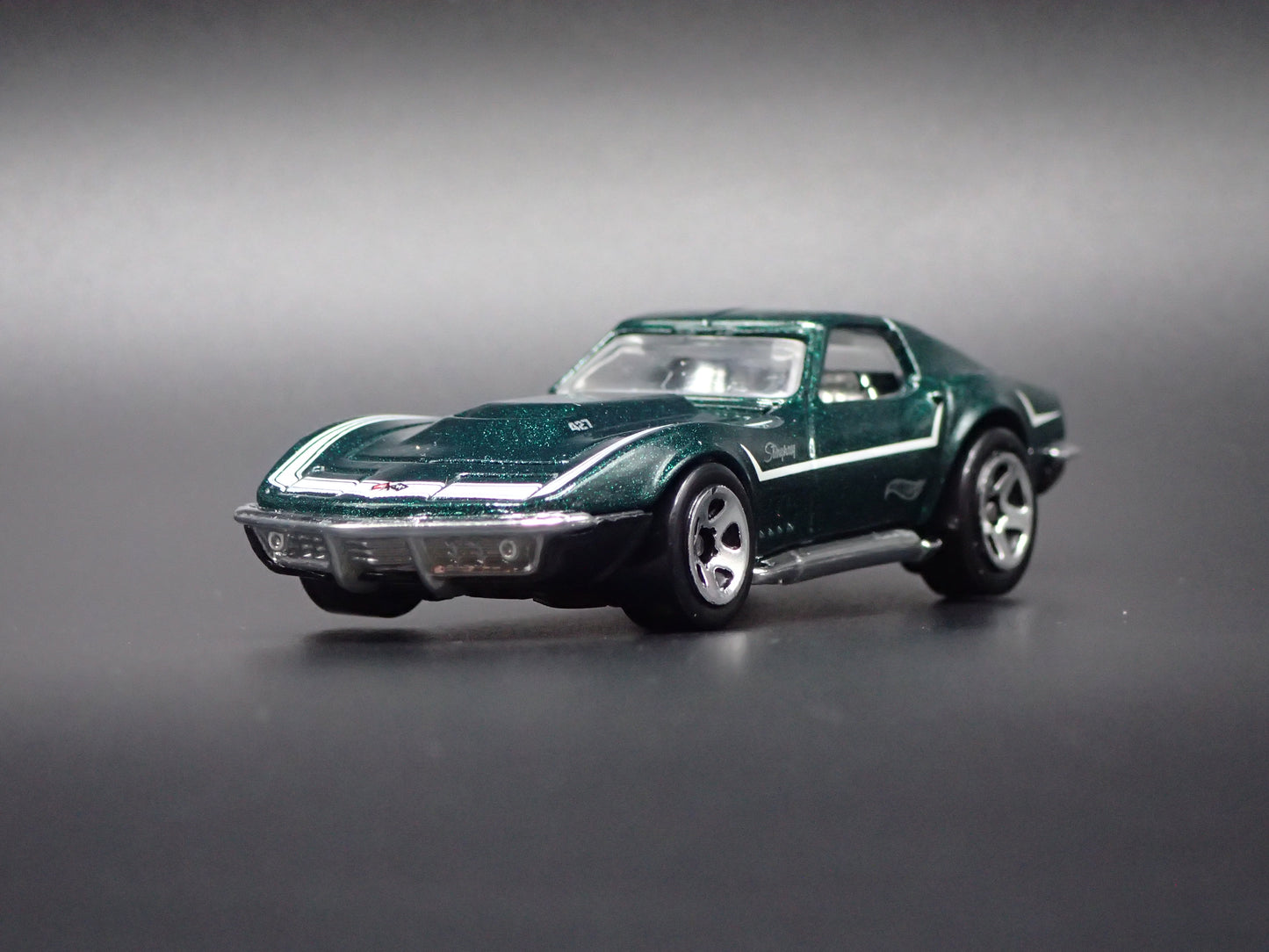 1969 69 CHEVY CHEVROLET CORVETTE GREEN 1:64 SCALE DIORAMA DIECAST MODEL CAR
