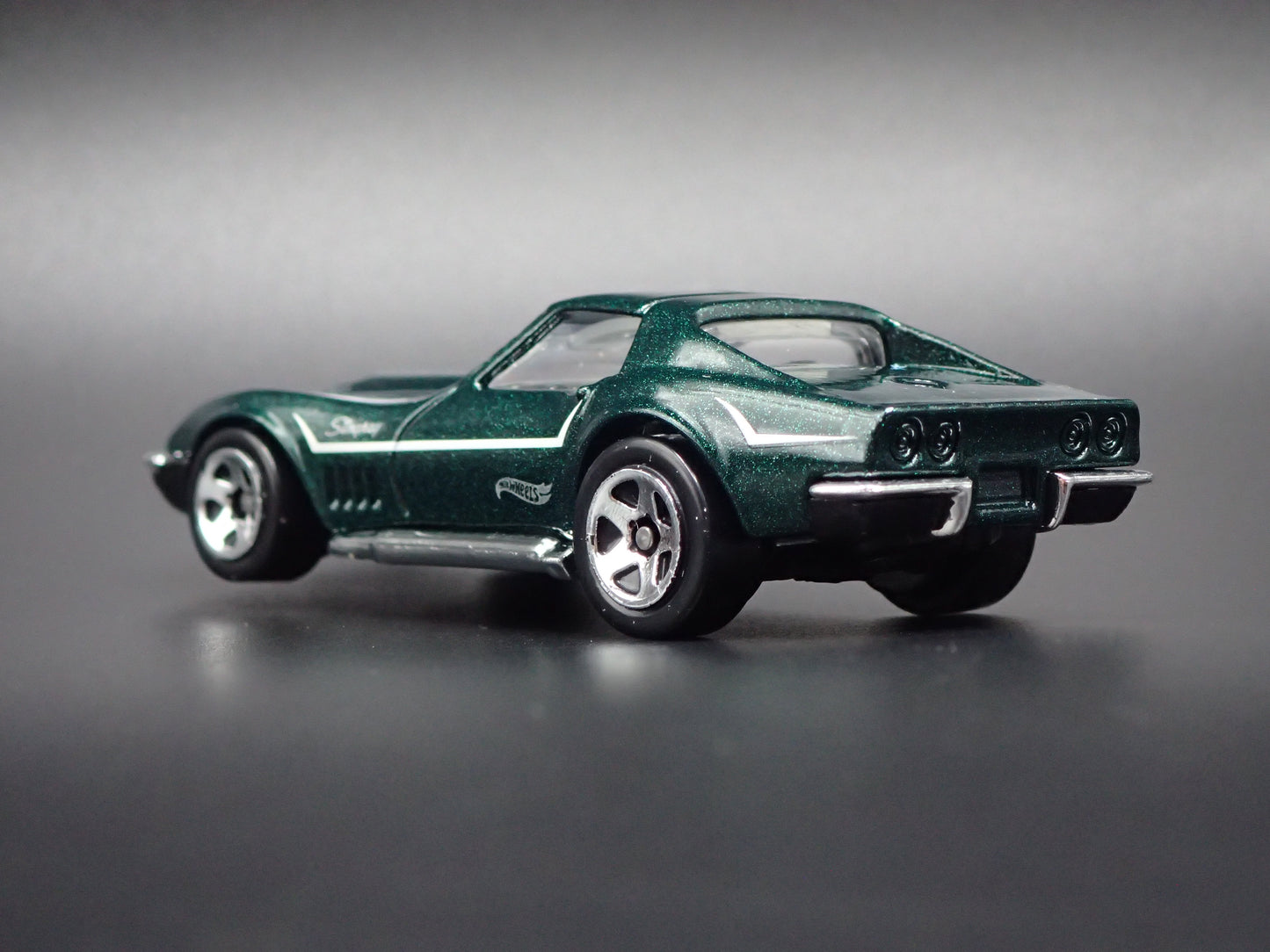 1969 69 CHEVY CHEVROLET CORVETTE GREEN 1:64 SCALE DIORAMA DIECAST MODEL CAR