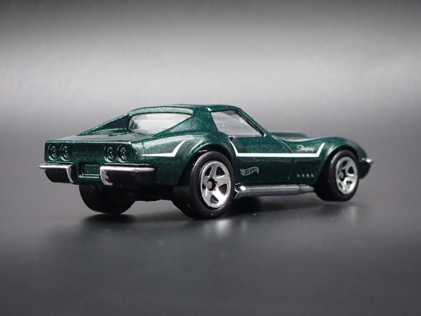 1969 69 CHEVY CHEVROLET CORVETTE GREEN 1:64 SCALE DIORAMA DIECAST MODEL CAR