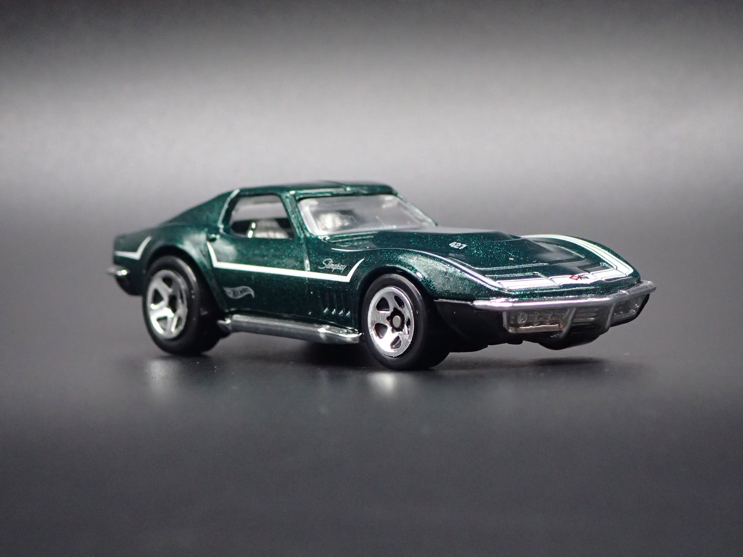 1969 69 CHEVY CHEVROLET CORVETTE GREEN 1:64 SCALE DIORAMA DIECAST MODEL CAR